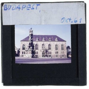 Budapest, Magyarság Háza Haus der Ungarn,Budapest, Heilige Dreifaltigkeits Statue,Budapest, Platz Szentháromság tér