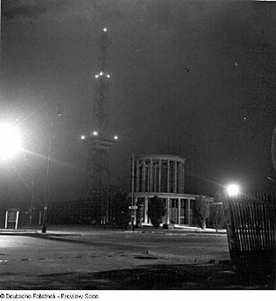 Funkturm : Blick zum Funkturm