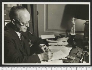 Porträtaufnahme Hugh Walpole