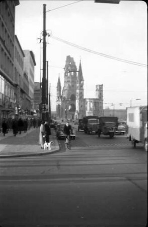 Berlin: Tauentzienstraße mit Gedächtniskirche von Ecke Nürnbergerstraße