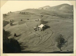 Landschaft mit Schwarzwaldhof