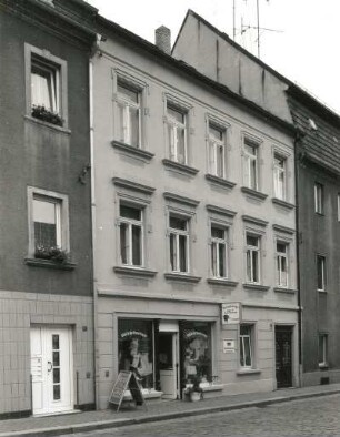 Roßwein, Querstraße 10. Wohnhaus mit Laden (um 1890)