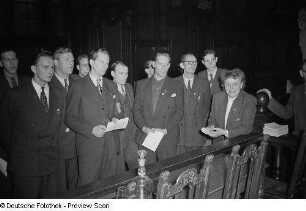 Schwedische Delegation im Georgi-Dimitroff-Museum (heutiges Bundesverwaltungsgericht)