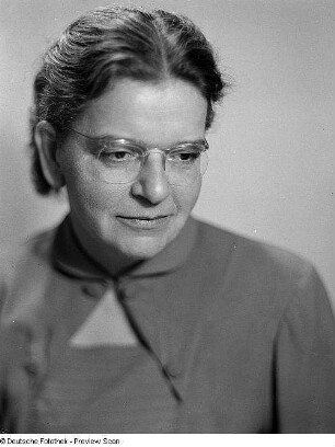 Porträt Frau mit Brille