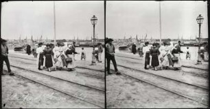 Les Sables-d'Olonne. Frauen am Hafen