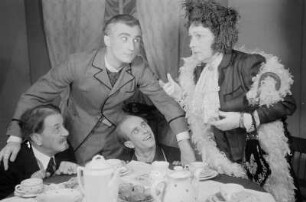 Szenenbilder aus der Operette "Der Opernball" von Richard Heuberger in einer Aufführung des Brandenburgischen Landestheaters in Potsdam