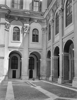 Palazzo dei Filippini — Innenhof