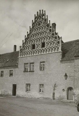 Mühlberg (Elbe), Klosterstraße 9. Ehemalige Neue Propstei (um 1530). Straßenansicht (Teilansicht)