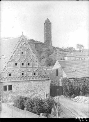 Unterburg Giebichenstein und Bergfried Oberburg. Südgiebel des Westbaues