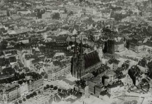 Roter Turm : Stadtzentrum mit Marktkirche St. Marien und Rotem Turm