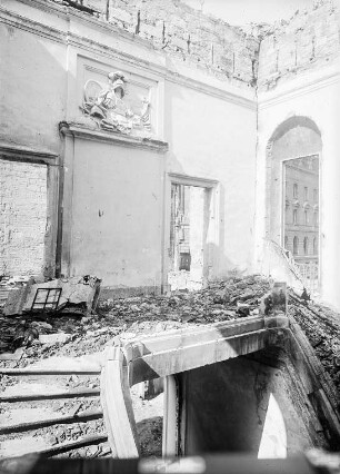 Dresden-Altstadt, Tzschirnerplatz 3. Ruine des Kurländer Palais. Treppenhaus