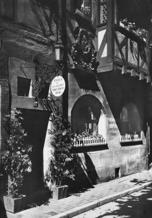 Nürnberg, Hans-Sachs-Haus : Hans-Sachs-Gasse 17, 15. Jahrhundert, um 1900 restauriert
