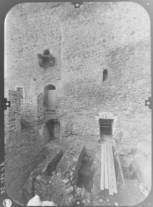 Gnandstein (Kohren-Sahlis-Gnandstein). Burg Gnandstein (A. 13. Jh.). Hofansicht