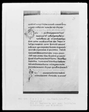 Epistolar aus Trier — Initialen C(ARISSIMI) und F(RATRES), Folio 21recto