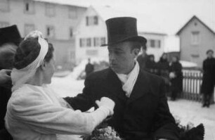 Bad Wörishofen. Hochzeit von Nikolaus Grasser, Bruder des Fotografen. Das Hochzeitspaar im Hochzeitsschlitten