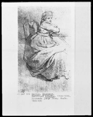 Sitzende junge Frau