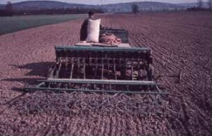 Fotografie: Säverfahren, Drillsaat, Kastendrillmaschine, Egge, Systemtraktor