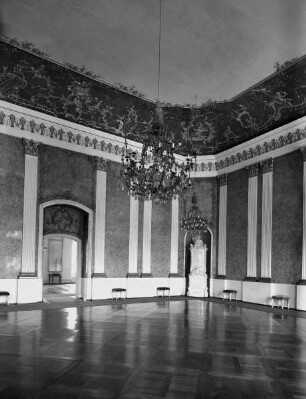 Neues Schloss — Festsaal