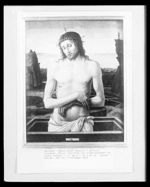 Christus als Schmerzensmann im Grabe stehend
