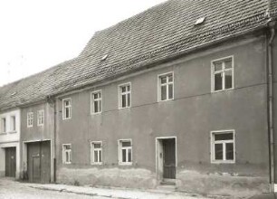 Belgern, Mühlenberger Straße 52. Wohnhaus, Ackerbürgerhaus mit Torhaus (1751/1800). Straßenansicht