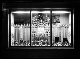 Schuhgeschäft Brückengasse 1, Schaufenster in der Weihnachtszeit