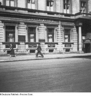 Berlin. Historische Weinstuben Lutter und Wegener, Gendarmenmarkt. Straßenfront