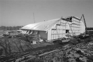 Bau der Eislaufhalle Neureut nördlich des Klammwegs in Neureut-Heide