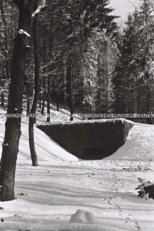 Negativ 2. WK/ Film 38 (verschneite Landschaft; Bunker)