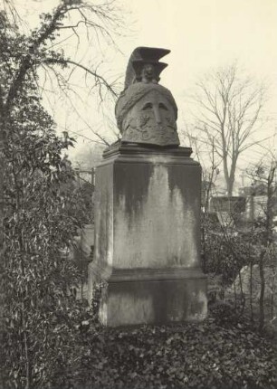 Grabmal für Oberst A. H. C. von Below, gest. 1838