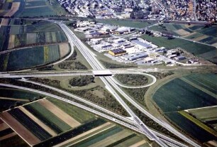 AS Gärtringen (AK Herrenberg) Ausfahrt über Kreisel.