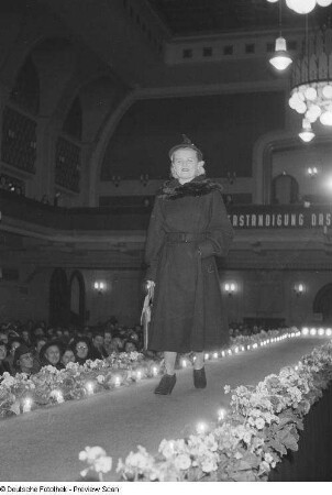 Konsum-Modenschau in der Kongresshalle