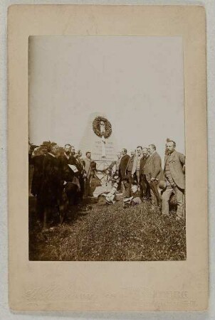 Kranzniederlegung beim Gedenkstein des 2. Hessischen Infanterieregiments am Sedantag