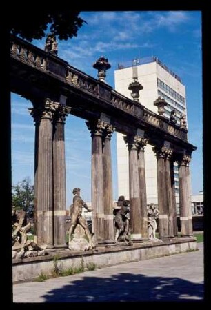 Stadtschloss-Kolonnaden 29.8.75.
