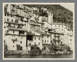 Fassaden am Uferberghang des Lago di Lugano