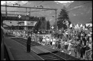 Flüelen: Spalier auf dem Bahnsteig