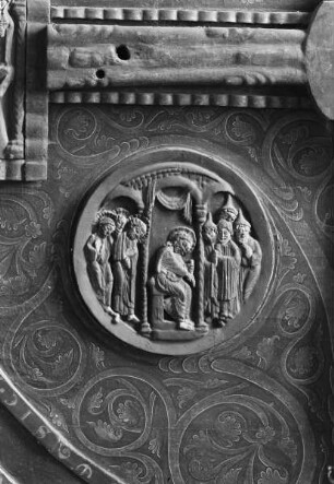 Darstellung: Passionsszenen — Medaillion: Christus und die Ehebrecherin