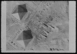 Gise [Gizeh], Die Pyramiden m. d. königl. Nekropole