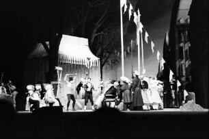 Berlin: Deutsches Opernhaus; Foyer in der Pause, Heinz Werner Henzes "Der Junge Lord"