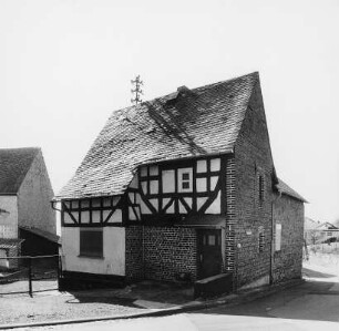Dornburg, Taunusstraße 9