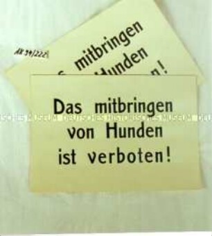 Schilder "Das Mitbringen von Hunden ist verboten!"