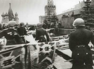 Siegesparade am 24.6.1945 auf dem Roten Platz in Moskau