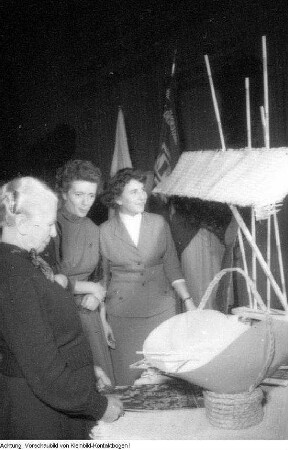 Verschiedene Veranstaltungen des Demokratischen Frauenbundes Deutschlands (DFD), Feier zum Internationalen Frauentag im Deutschen Hygiene-Museum Dresden, Kreiskonferenz in Dresden-Laubegast, Geschenke für den Weltkongress der Mütter in Lausanne, Empfang indischer Frauen, März-Mai 1955