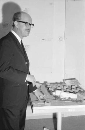 Freiburg: Oberpostdirektion; Neubau, Wettbewerb; mit Preisträger Dipl. Ing. Frh. v. Branca, München