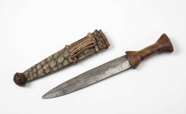 Knife with sheath