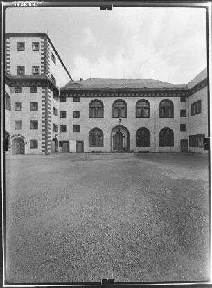 Augustusburg. Schloss (1568-1572; H. Lotter, E. van der Meer). Hofansicht