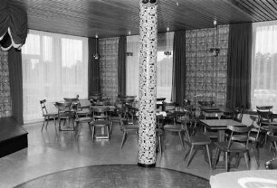 Eröffnung des Tanzcafés "Piccolo" in Knielingen.