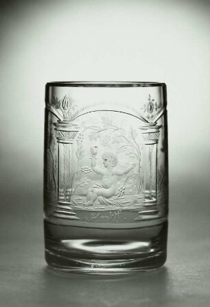 Becher : Becher. Farbloses Glas mit Matt- und Klarschnitt; Höhe 115 mm. Böhmen, um 1500. Dresden: Kunstgewerbemuseum 42274
