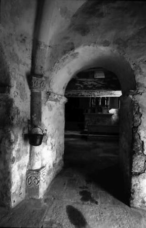 Neudenau: Blick von der Hufeisentür in das Innere der St. Gangolf-Kapelle