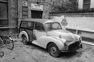 Berlin : In Berlin, Morris Minor Estate "Woody"