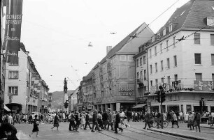 Freiburg: Kreuzung am Bertoldsbrunnen an einem SSV Samstag